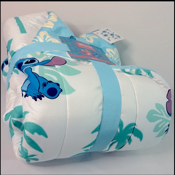 🆕 Disney “Stitch” Hawaiian Floral Graphic Minky-Lined Puffy Quilted Blanket - Picture 11 of 12